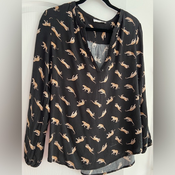 Leopard size M/L. v- neck tunic top - Picture 1 of 5